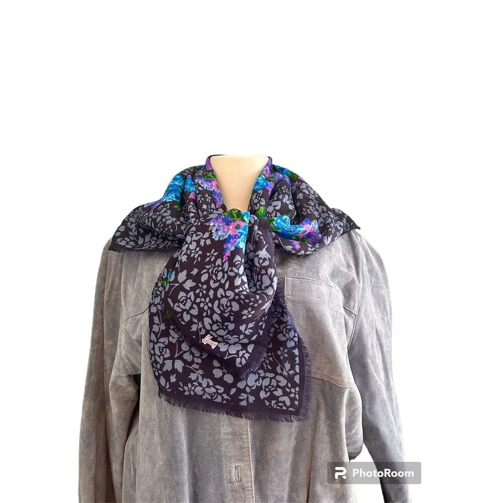 Honey Vintage 100% Wool Dark Blue Floral Print Fringed Edge Scarf Wrap